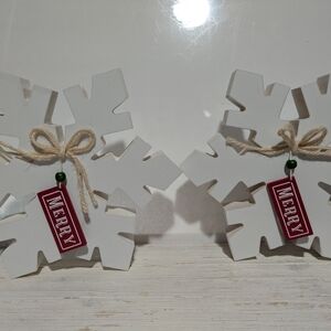 White Wooden Snowflake Holiday Decor with Merry Tag Set Of 2